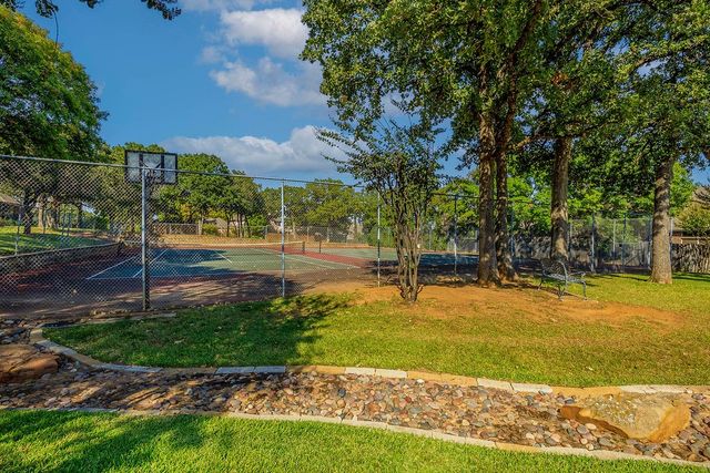 3208 Village Oak Drive, Arlington, TX 76017