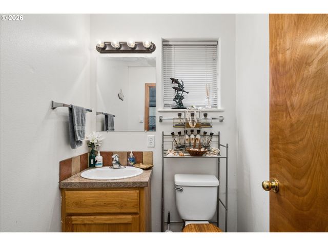 4860 A St, Springfield, OR 97478
