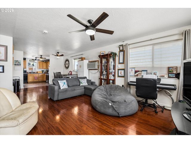 4860 A St, Springfield, OR 97478