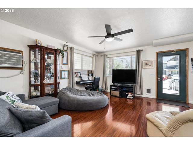 4860 A St, Springfield, OR 97478
