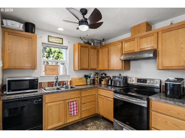 4860 A St, Springfield, OR 97478