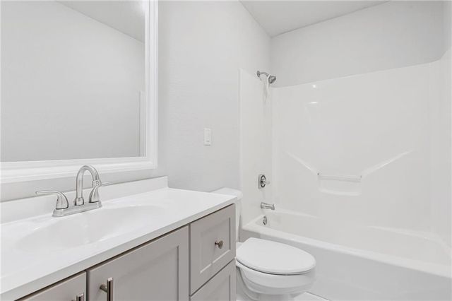 605 E Maple Street, Archie, MO 64725