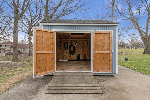 605 E Maple Street, Archie, MO 64725