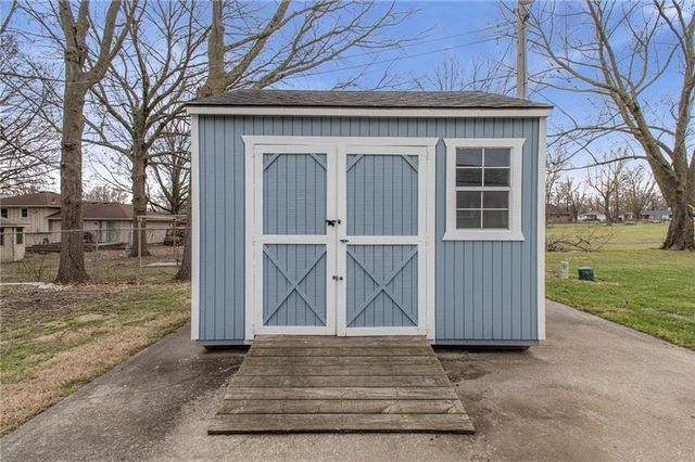 605 E Maple Street, Archie, MO 64725