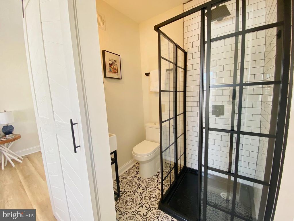 Image 15 of property listing at 4003 OAKFORD AVE, Baltimore, MD 21215