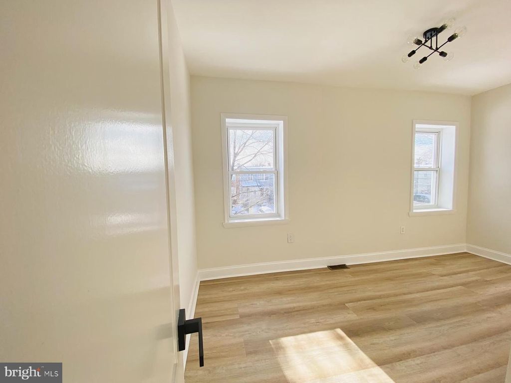 Image 21 of property listing at 4003 OAKFORD AVE, Baltimore, MD 21215