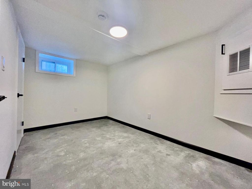 Image 30 of property listing at 4003 OAKFORD AVE, Baltimore, MD 21215