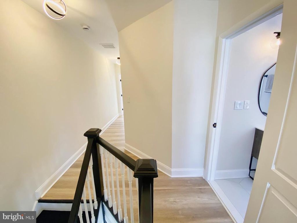 Image 7 of property listing at 4003 OAKFORD AVE, Baltimore, MD 21215