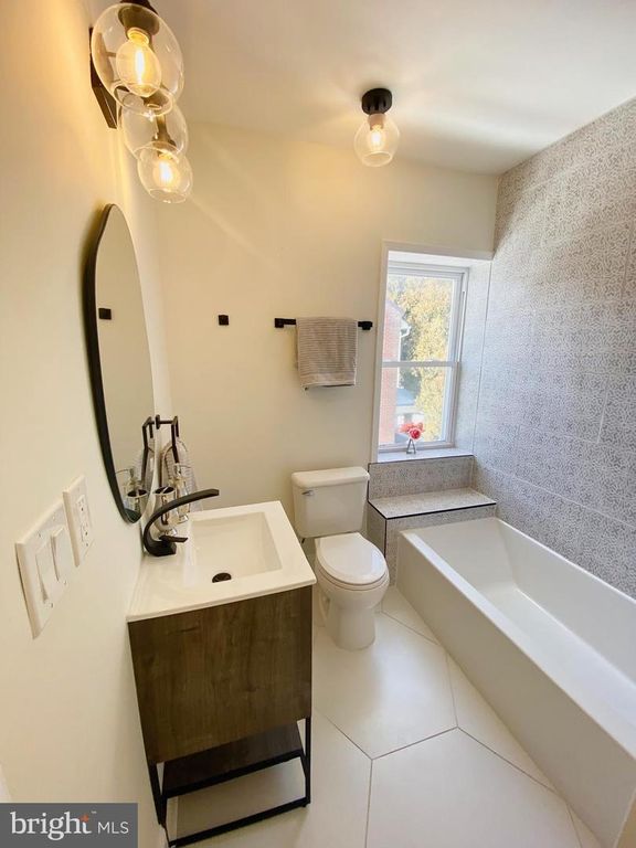 Image 8 of property listing at 4003 OAKFORD AVE, Baltimore, MD 21215