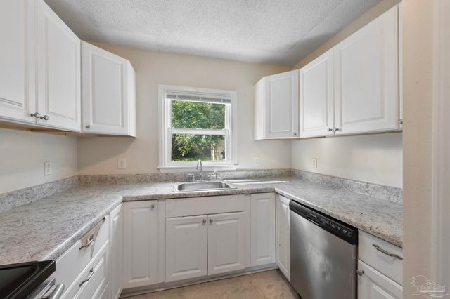 258 Omega Ct, Pensacola, FL 32506