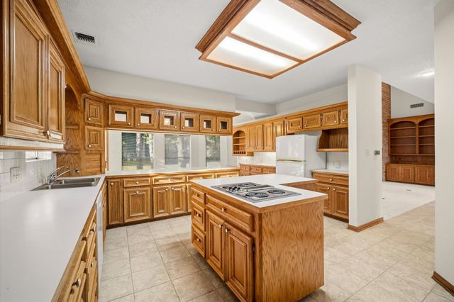 3134 Lake Island Drive, Montgomery, TX 77356