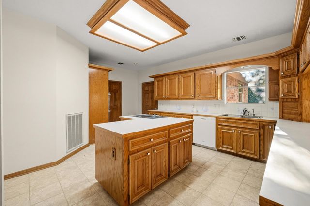 3134 Lake Island Drive, Montgomery, TX 77356
