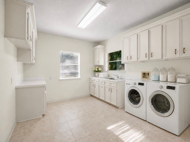 3134 Lake Island Drive, Montgomery, TX 77356
