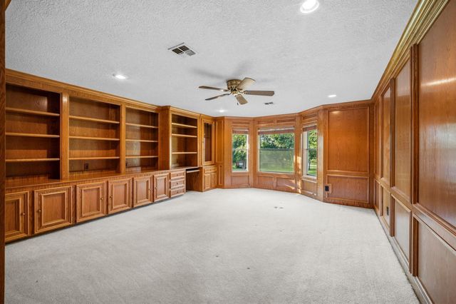 3134 Lake Island Drive, Montgomery, TX 77356