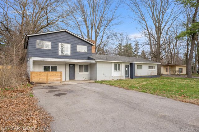 22164 Berg Road, Southfield, MI 48033