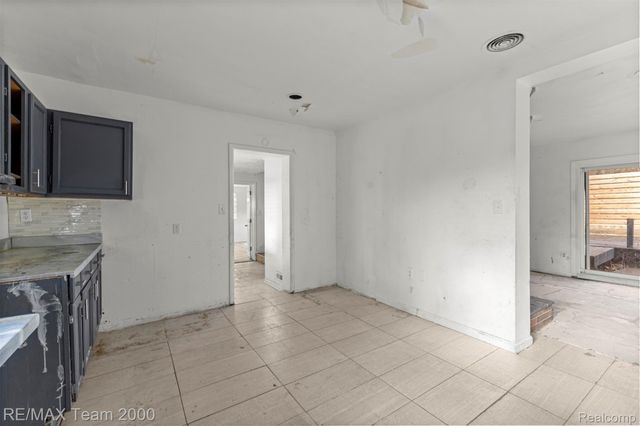 22164 Berg Road, Southfield, MI 48033