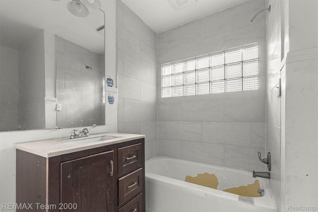 22164 Berg Road, Southfield, MI 48033
