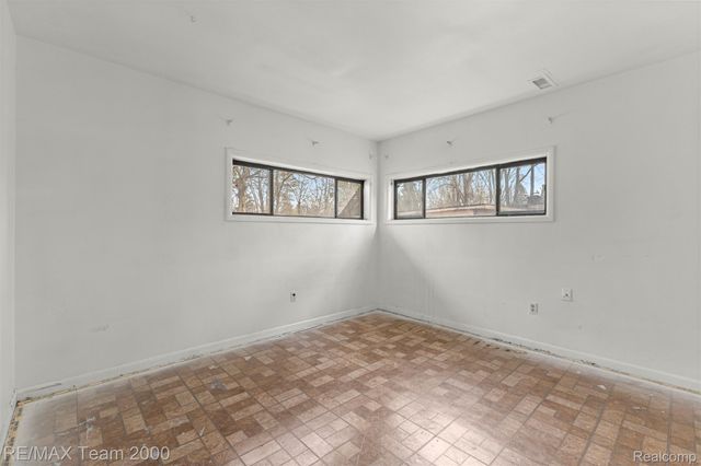 22164 Berg Road, Southfield, MI 48033