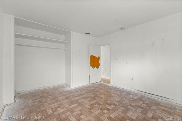 22164 Berg Road, Southfield, MI 48033