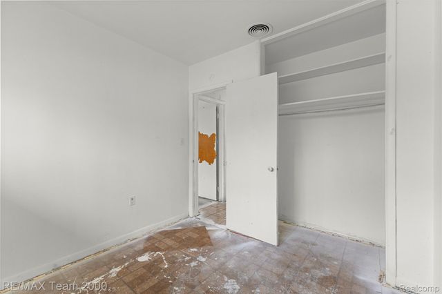 22164 Berg Road, Southfield, MI 48033