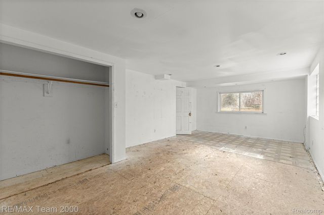 22164 Berg Road, Southfield, MI 48033
