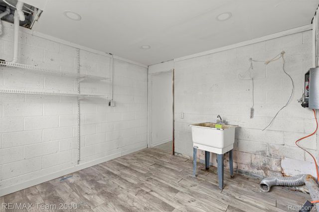 22164 Berg Road, Southfield, MI 48033
