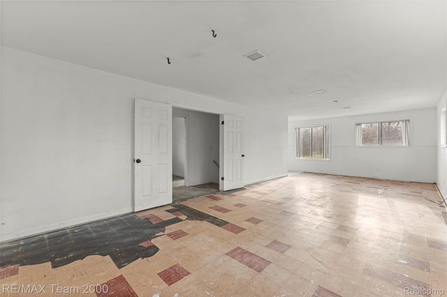 22164 Berg Road, Southfield, MI 48033