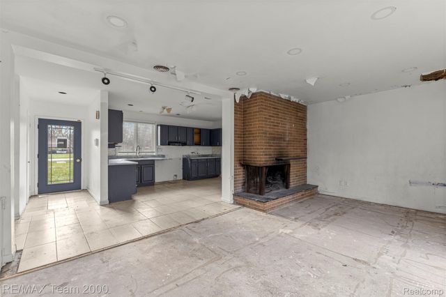 22164 Berg Road, Southfield, MI 48033