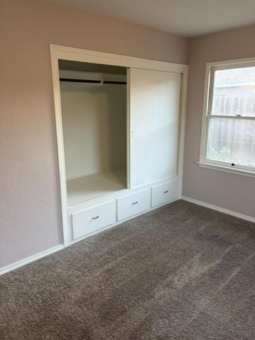 2105 Glendale Ave, Modesto, CA 95354