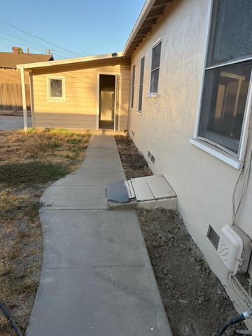 2105 Glendale Ave, Modesto, CA 95354