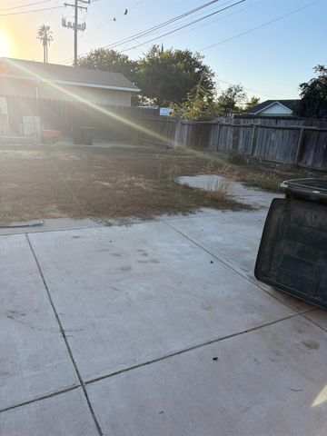 2105 Glendale Ave, Modesto, CA 95354