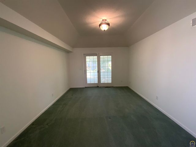 6227 SW 40th Ct, Topeka, KS 66610