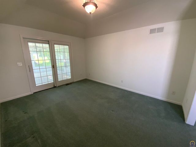 6227 SW 40th Ct, Topeka, KS 66610