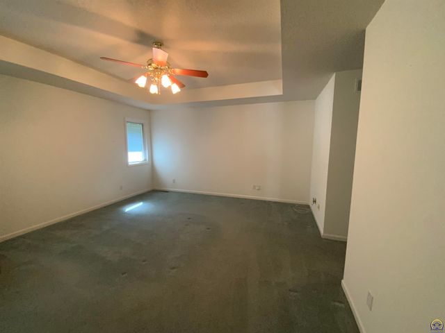 6227 SW 40th Ct, Topeka, KS 66610