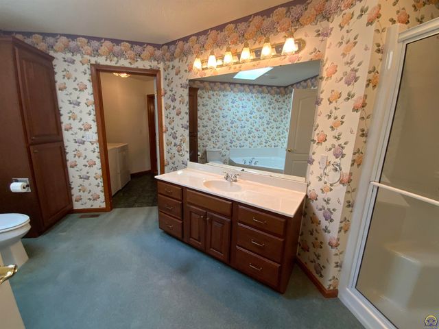 6227 SW 40th Ct, Topeka, KS 66610