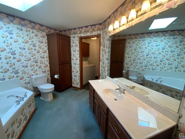 6227 SW 40th Ct, Topeka, KS 66610