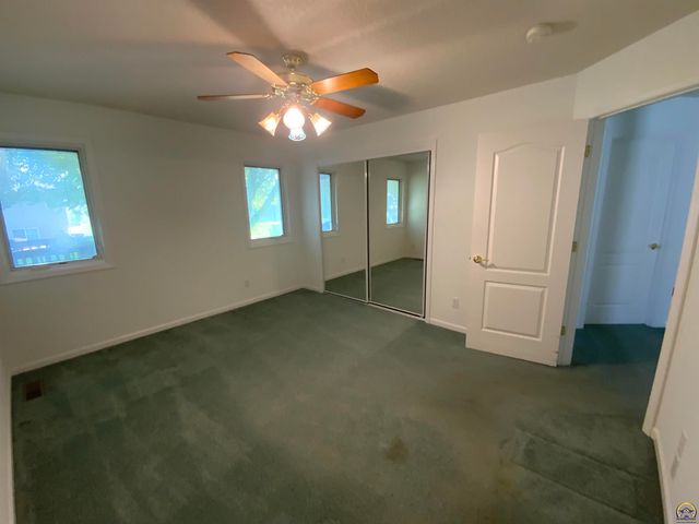 6227 SW 40th Ct, Topeka, KS 66610
