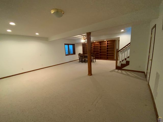 6227 SW 40th Ct, Topeka, KS 66610