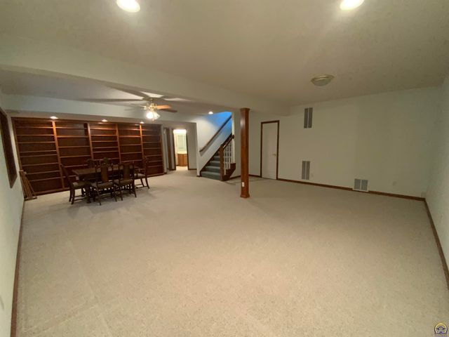 6227 SW 40th Ct, Topeka, KS 66610