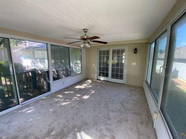 6227 SW 40th Ct, Topeka, KS 66610