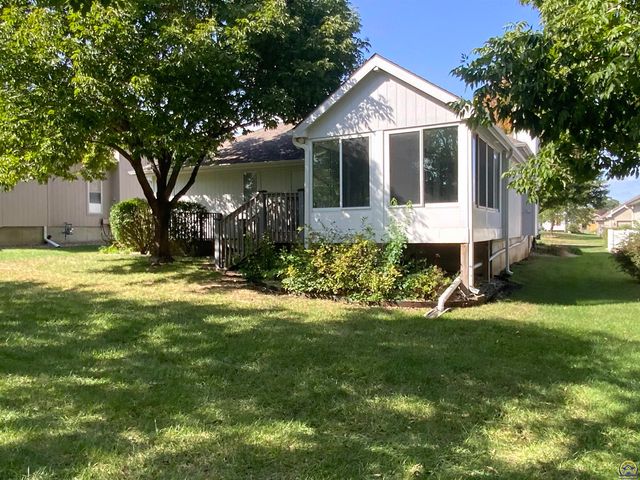 6227 SW 40th Ct, Topeka, KS 66610