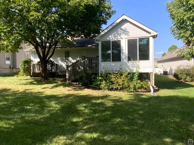 6227 SW 40th Ct, Topeka, KS 66610