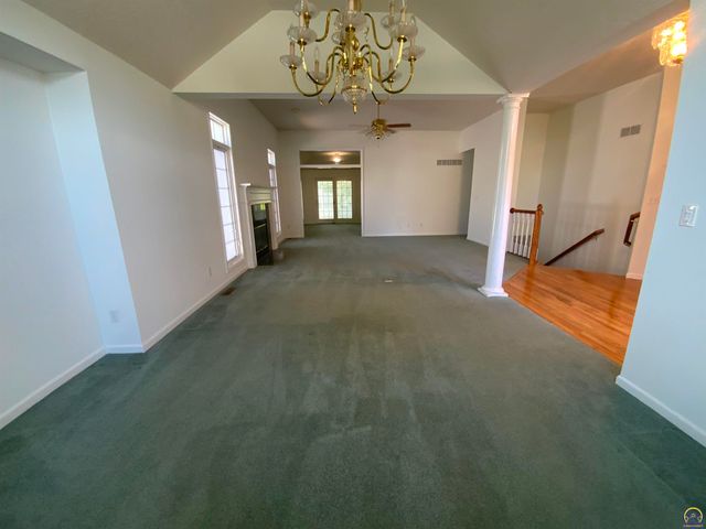 6227 SW 40th Ct, Topeka, KS 66610