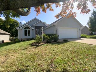 6227 SW 40th Ct, Topeka, KS 66610