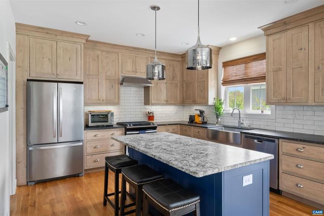 3090 GLEN VALLEY DR, Crozet, VA 22932