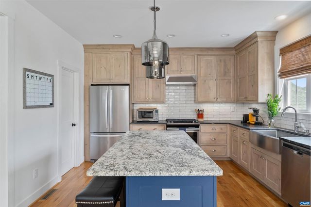 3090 GLEN VALLEY DR, Crozet, VA 22932