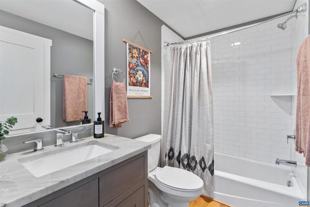 3090 GLEN VALLEY DR, Crozet, VA 22932