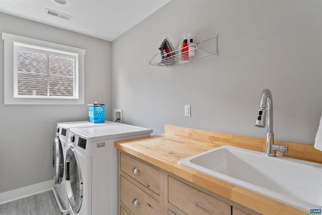 3090 GLEN VALLEY DR, Crozet, VA 22932