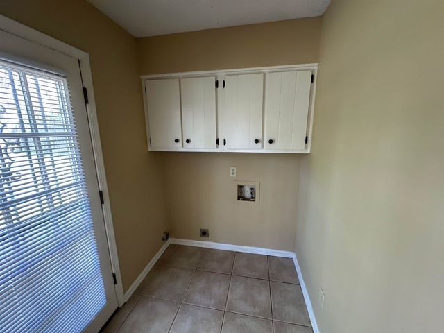 6224 SKYLIGHT DR, Bartlett, TN 38135