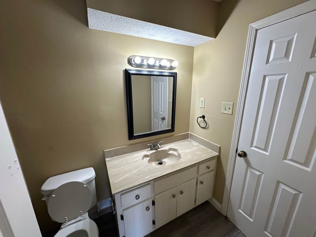 6224 SKYLIGHT DR, Bartlett, TN 38135